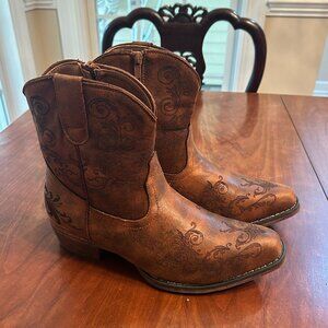 NWT Roper Women's Faux Leather Western Boots
